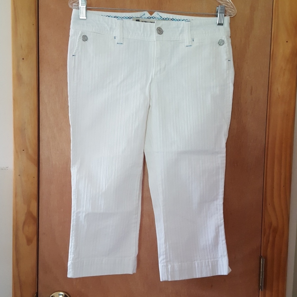 White Gap Capris